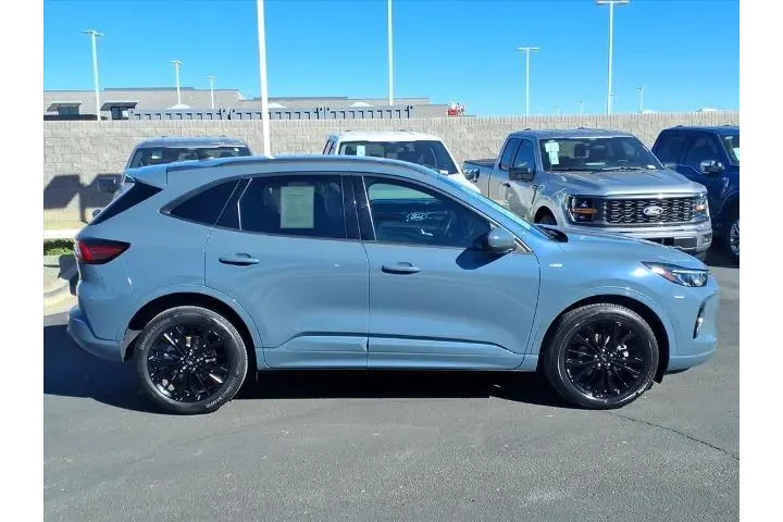 $26390 : Ford Escape 2023 AWD ST-Line image 3