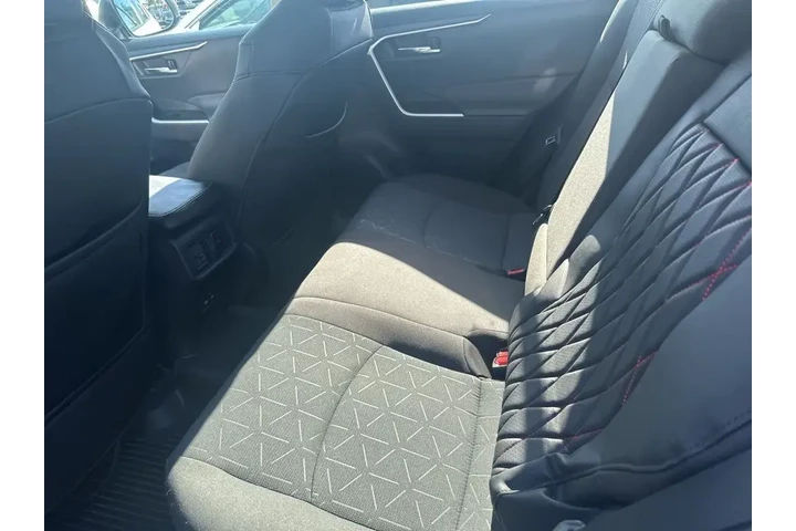 $28000 : Toyota RAV4 2024 XLE 4dr SUV image 5