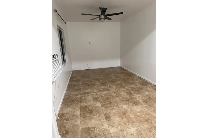 $1400 : 1 bed room unit image 4