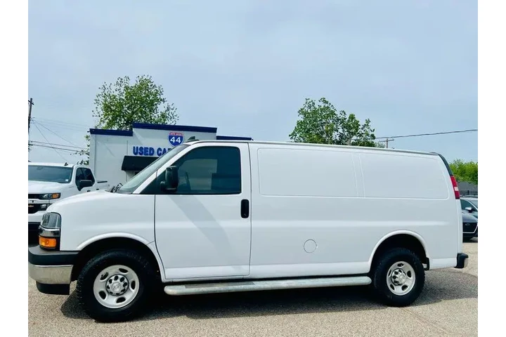 $25995 : 2021 Express 2500 Cargo image 4