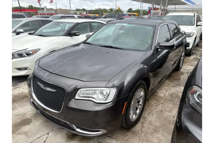 $6850 : 2017 300 Limited image 3