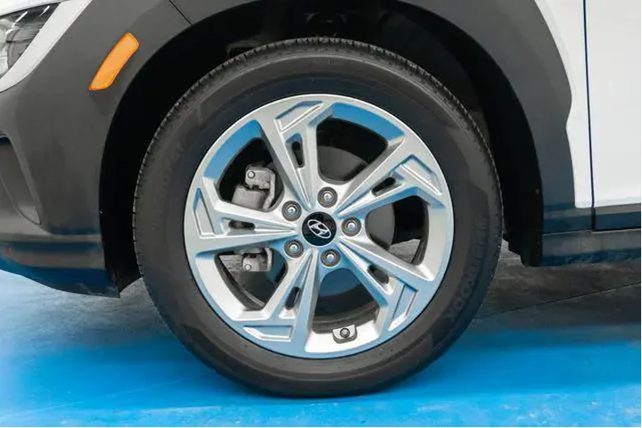 $21584 : Hyundai KONA 2023 SEL 4dr Cr image 2