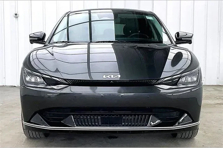 $22990 : Kia EV6 2023 AWD Wind 4dr Cr image 3