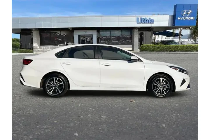 $18399 : Kia Forte 2024 LXS 4dr Sedan image 9