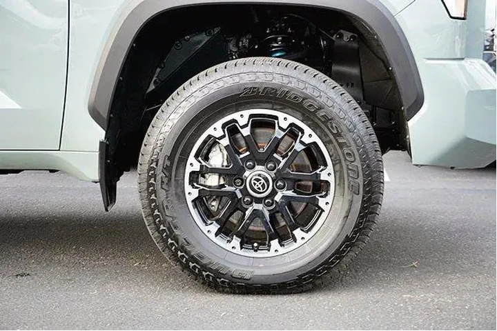 $39974 : Toyota Tundra 2023 4x4 SR5 4 image 8