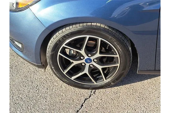 $14975 : Ford Focus 2018 SEL 4dr Hatc image 9