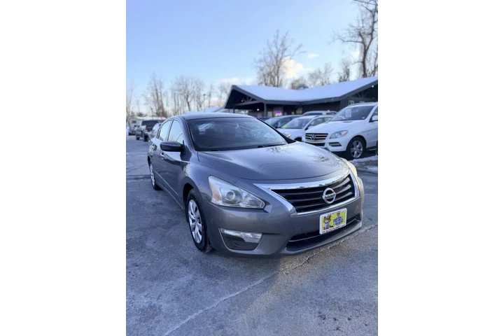 $8500 : 2015 Altima 2.5 image 7