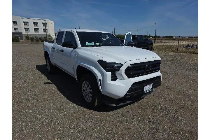 $33900 : Toyota Tacoma 2025 4x2 SR 4d image 1