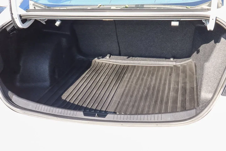 $11949 : 2020 Malibu LS image 9