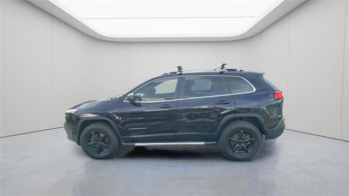 2018 Cherokee LATITUDE PLUS image 5