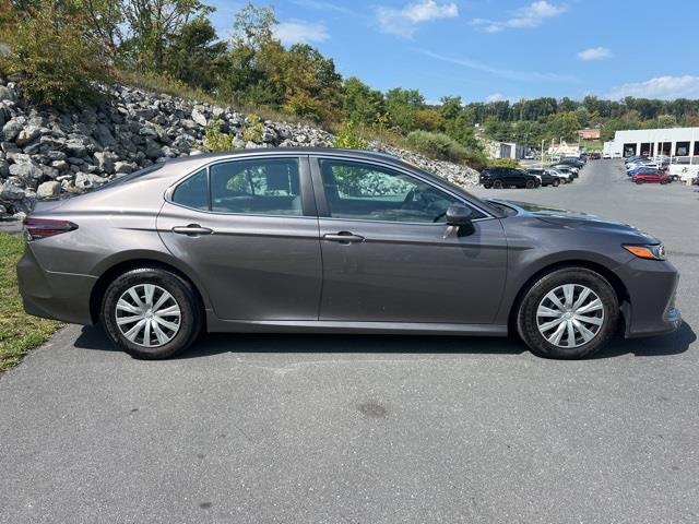 $28498 : PRE-OWNED 2022 TOYOTA CAMRY H image 9