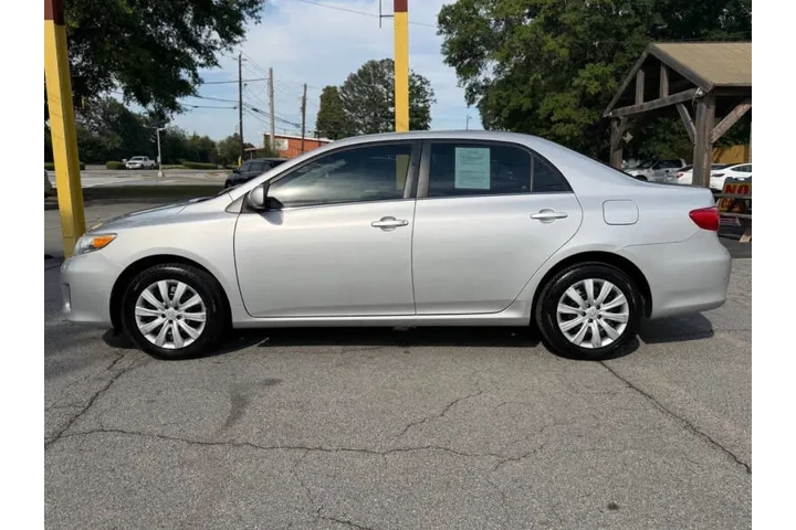 2013 Corolla LE image 5