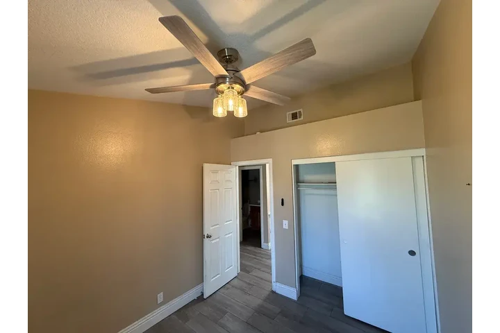 $1200 : Fontana - Move-In Ready image 6