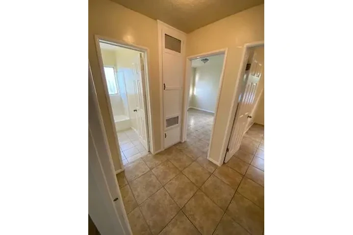 $2149 : 2 BEDROOM INGLEWOOD $2149 image 6