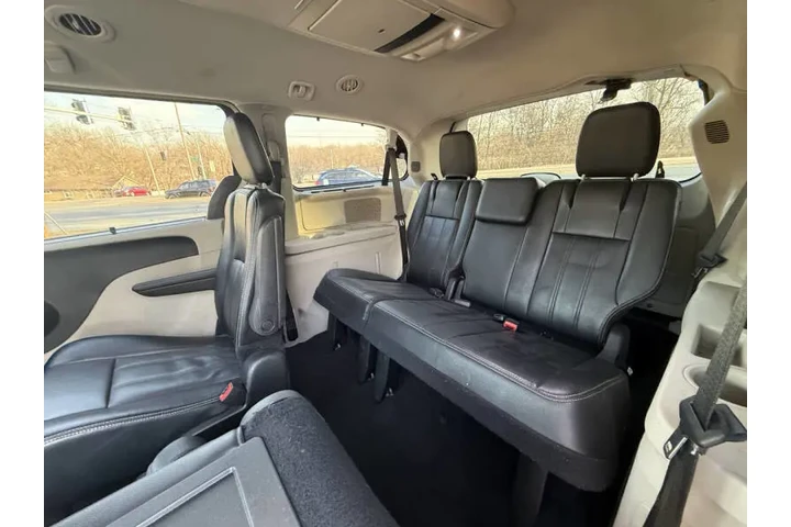 $6999 : 2014 Town and Country Touring image 6