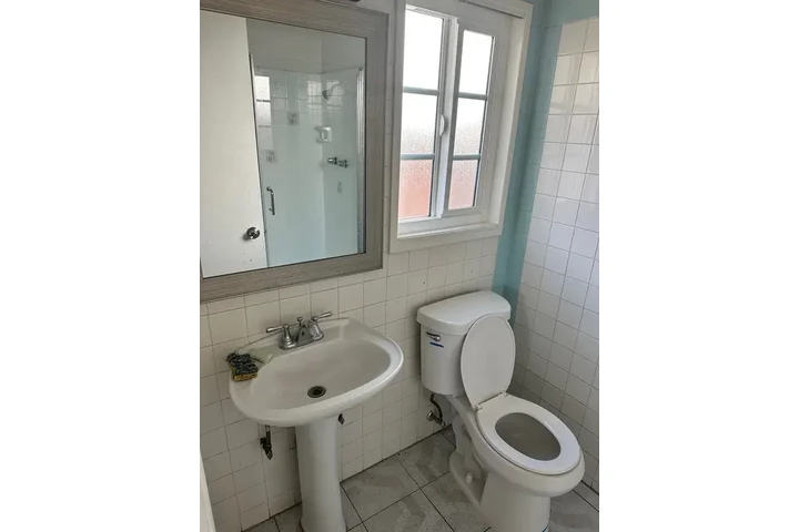 $1590 : Santa Ana - Home Available image 6