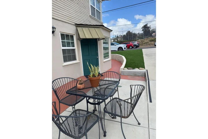 $1100 : Cozy 1-Bedroom and 1-Bathroom image 2