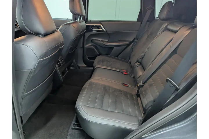 $25497 : Mitsubishi Outlander 2024 SE image 9