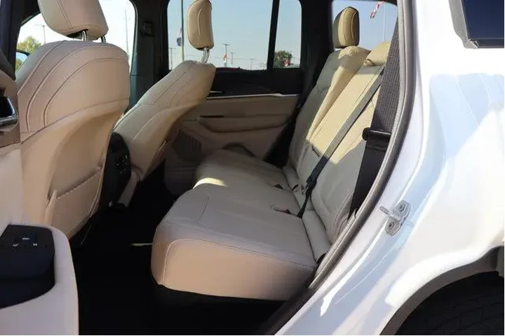 $39990 : Jeep Grand Cherokee 2024 4x4 image 10