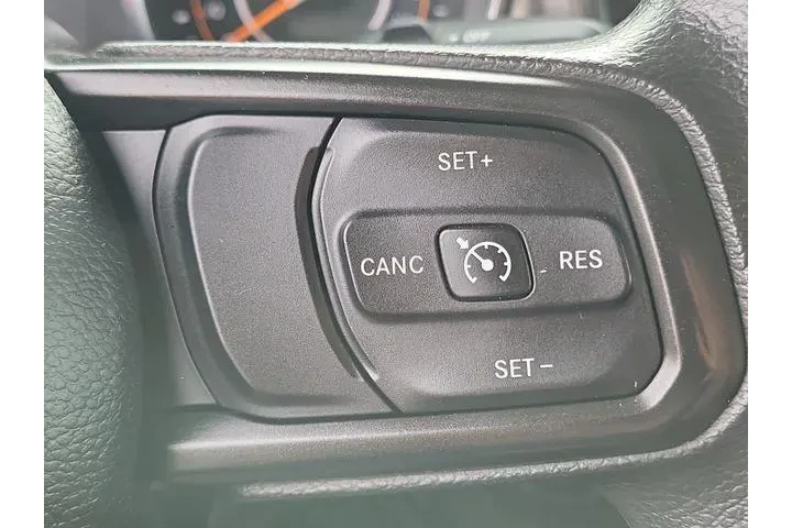 $23698 : Jeep Wrangler 2020 4x4 Willy image 9