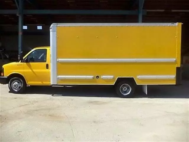 MOVING / MUDANZAS image 5