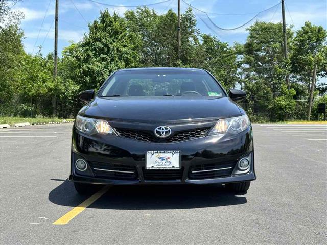 2014 Camry SE image 2