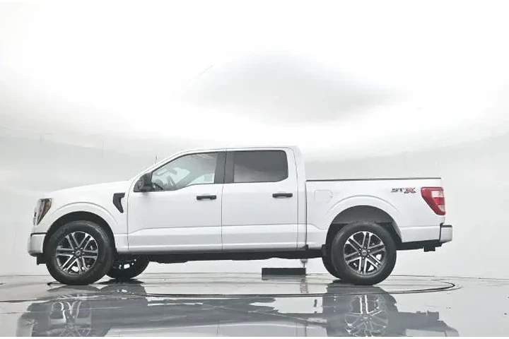 $32700 : Ford F-150 2023 4x2 XL 4dr S image 8