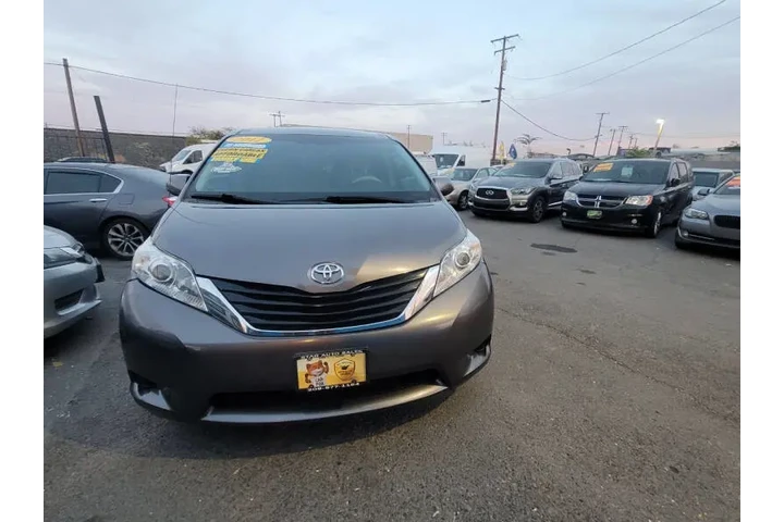 $10899 : 2012 Sienna LE 7-Passenger Au image 4