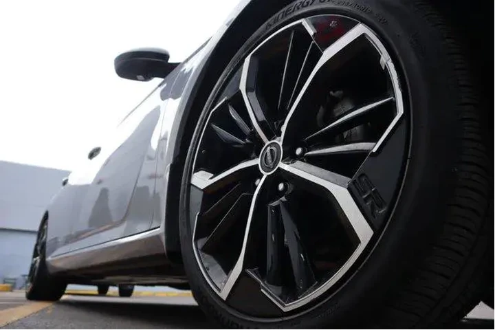 $28409 : Nissan Altima 2023 2.5 SR 4d image 8