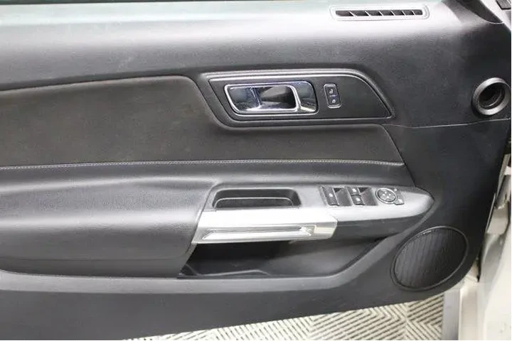 $21915 : Ford Mustang 2017 V6 2dr Con image 3