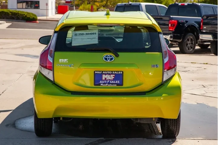 2016 Prius c One image 6