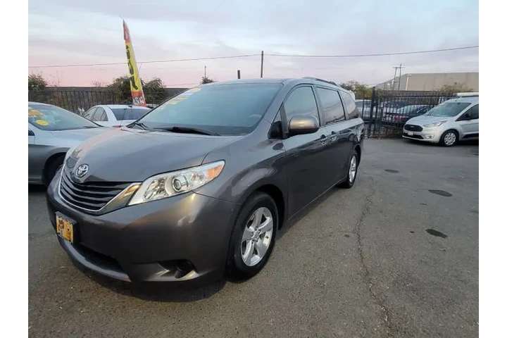 $10899 : 2012 Sienna LE 7-Passenger Au image 5