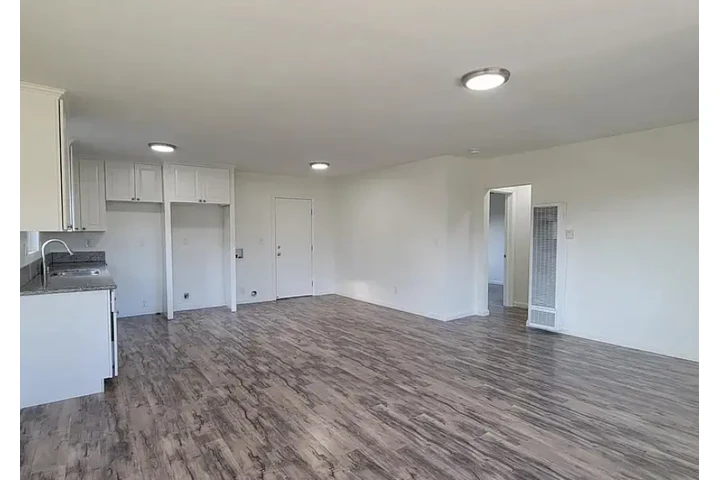 $1500 : Stylish 2 bedroom, 1 bathroom image 3