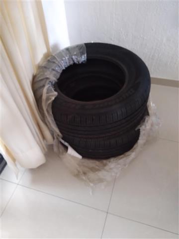 $6500 : 2 LLANTAS HANKOOK  255/60/R17 image 1