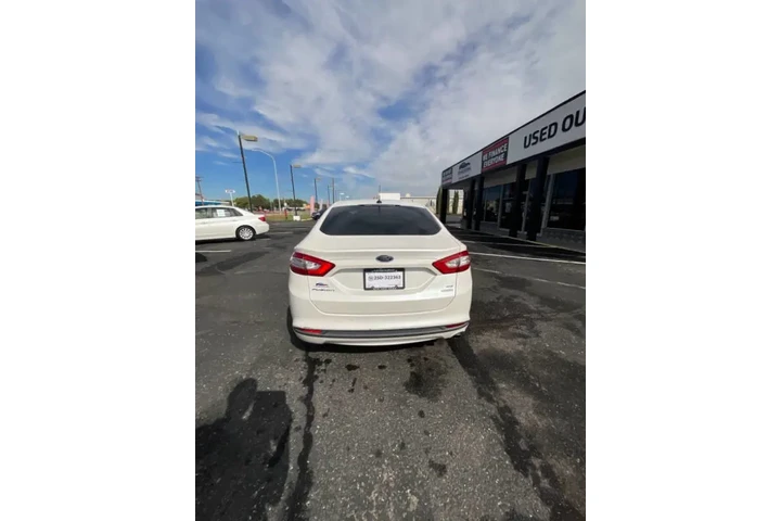 2014 Fusion SE image 6