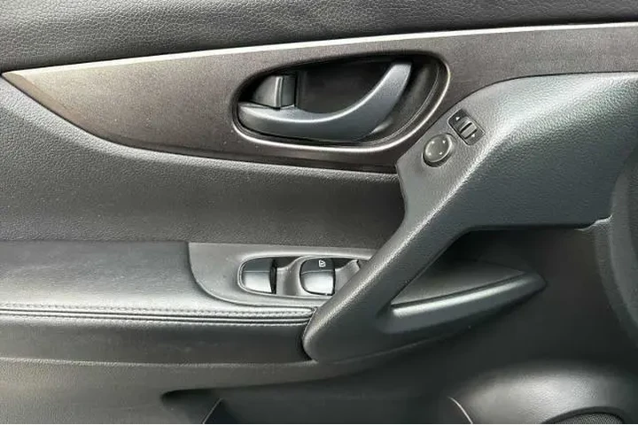 $16811 : Nissan Rogue Sport 2020 S 4d image 8