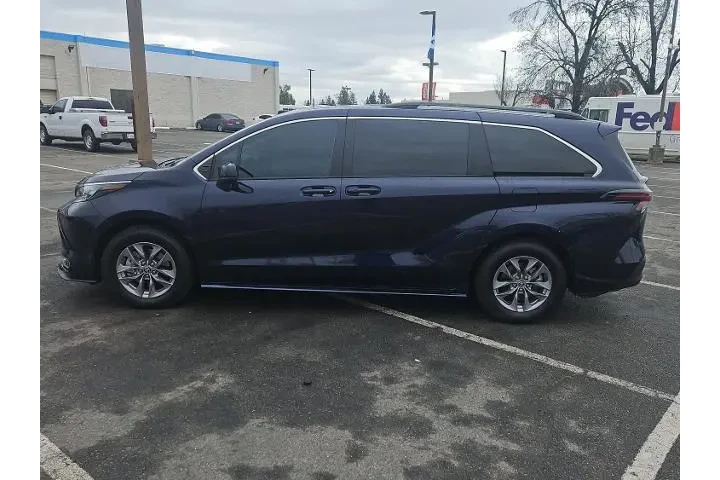 $37500 : Toyota Sienna 2024 LE 8-Pass image 5