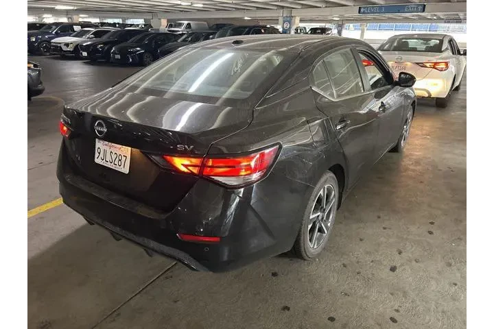 $18100 : Nissan Sentra 2024 SV 4dr Se image 2