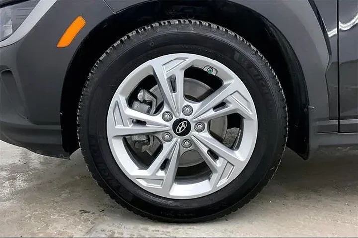 $19990 : Hyundai KONA 2023 AWD SEL 4d image 10