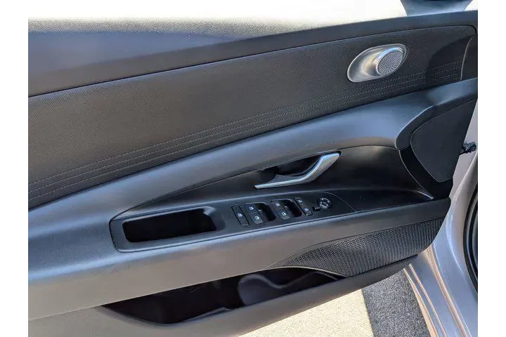 $23477 : Hyundai ELANTRA Hybrid 2025 image 8