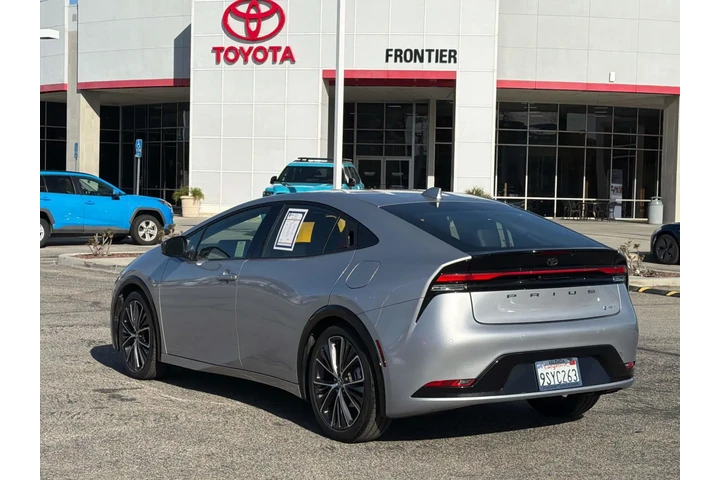 $29410 : Toyota Prius 2025 LE 4dr Hat image 5