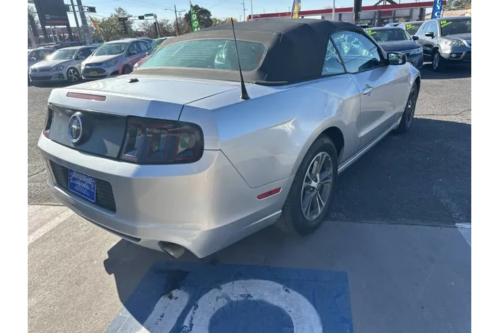 2014 Mustang V6 Premium image 8