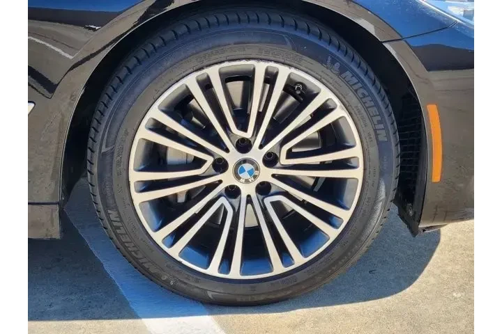 $18917 : BMW 5 Series 2018 530i 4dr S image 10