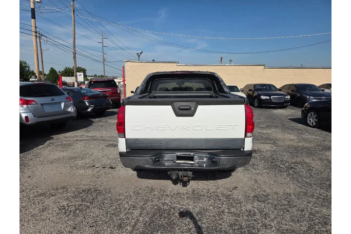 $3500 : 2005 Avalanche 1500 LS image 5