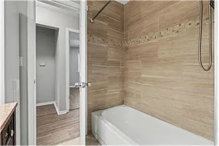 $1000 : Rental property with 2 bedro image 9