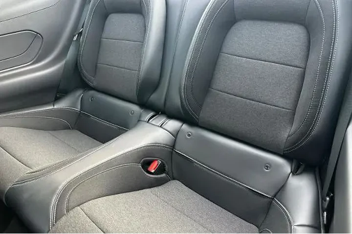 $31995 : Ford Mustang 2026 EcoBoost P image 4