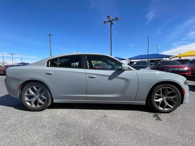 $36995 : Pre-Owned 2021 Charger SXT Se image 5