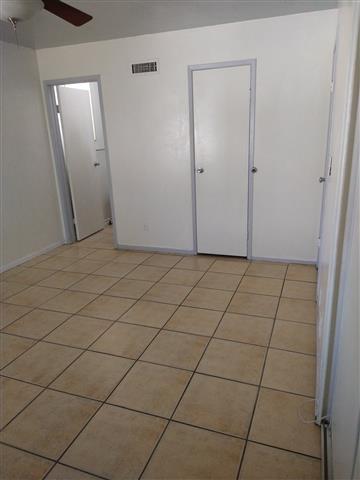 $900 : Room with own bathroom image 1