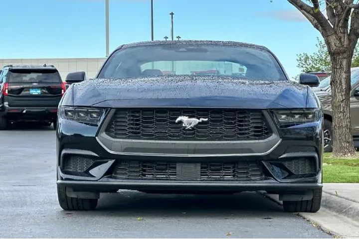 $31995 : Ford Mustang 2026 EcoBoost P image 10