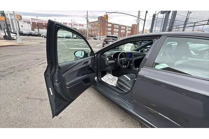 $29073 : Toyota Camry 2025 AWD LE 4dr image 10